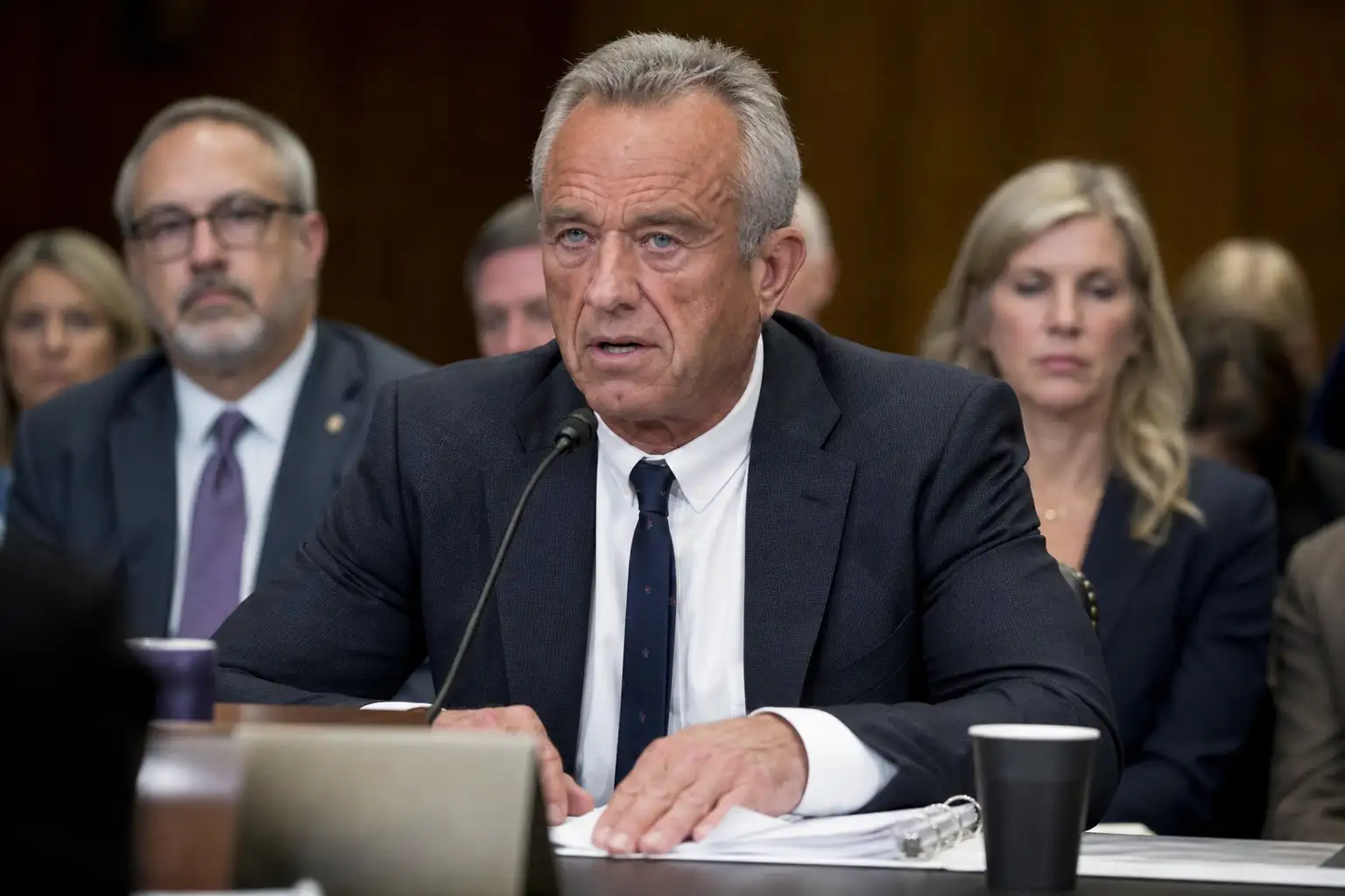 RFK Jr. 改组 FDA 顾问委员会:肽类疗法争议从证据之争变成程序之争