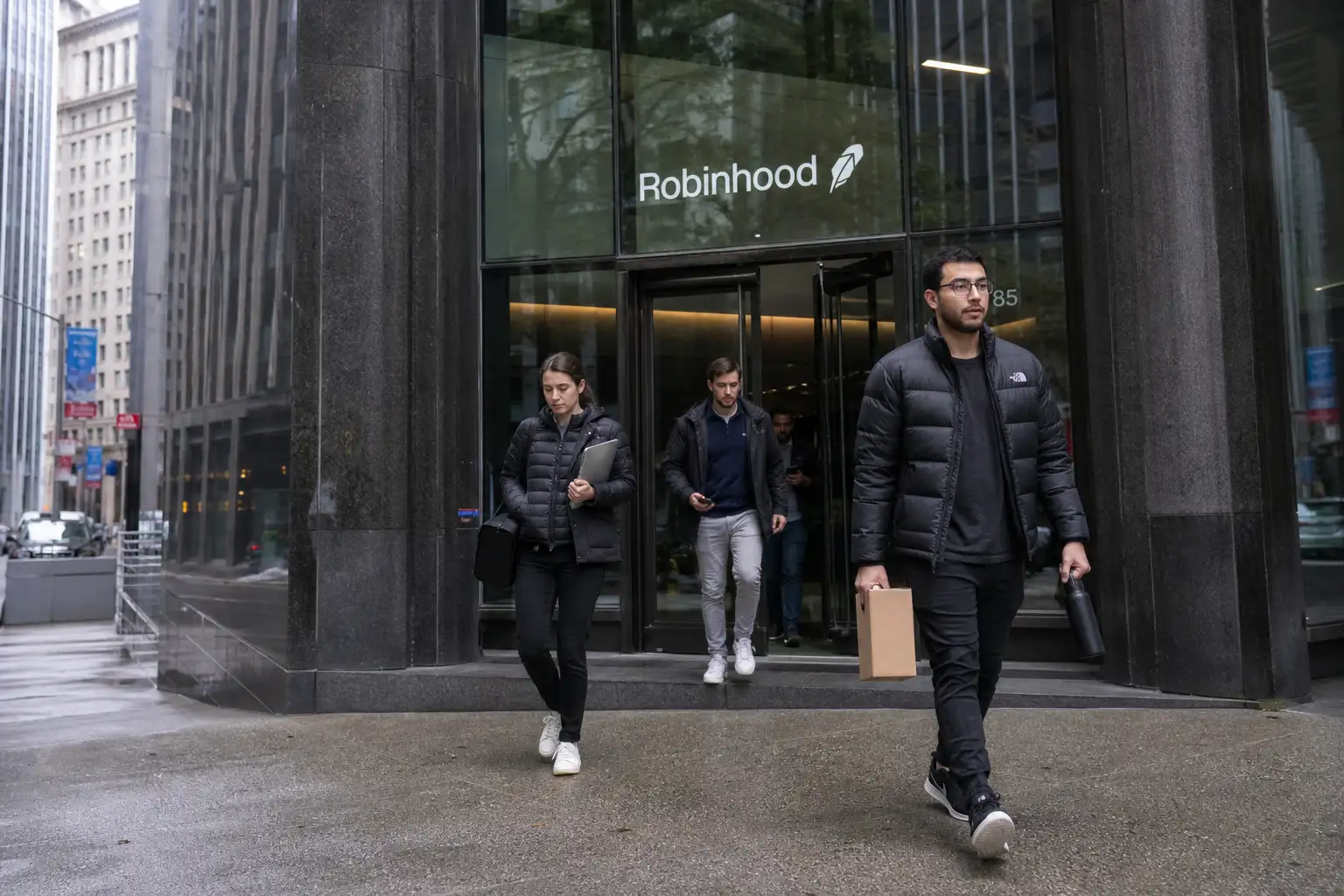 Robinhood裁员10%不提AI:科技公司裁员理由开始换挡