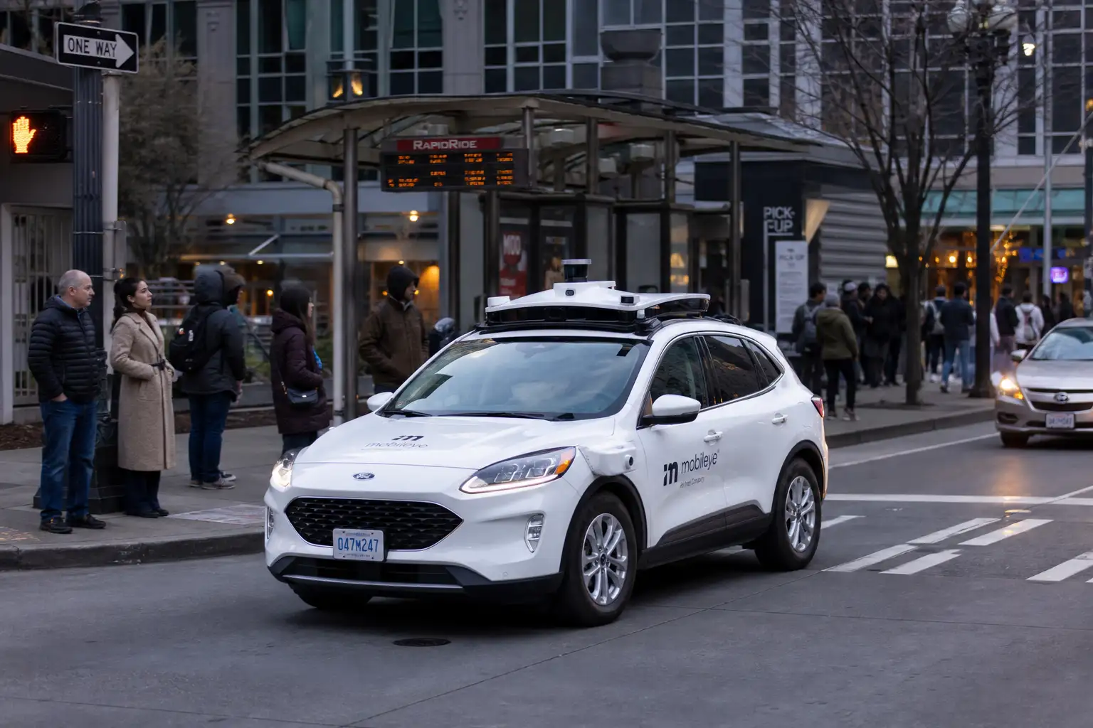 Mobileye 2027年要在美国自营Robotaxi:供应商下场,客户关系会更敏感