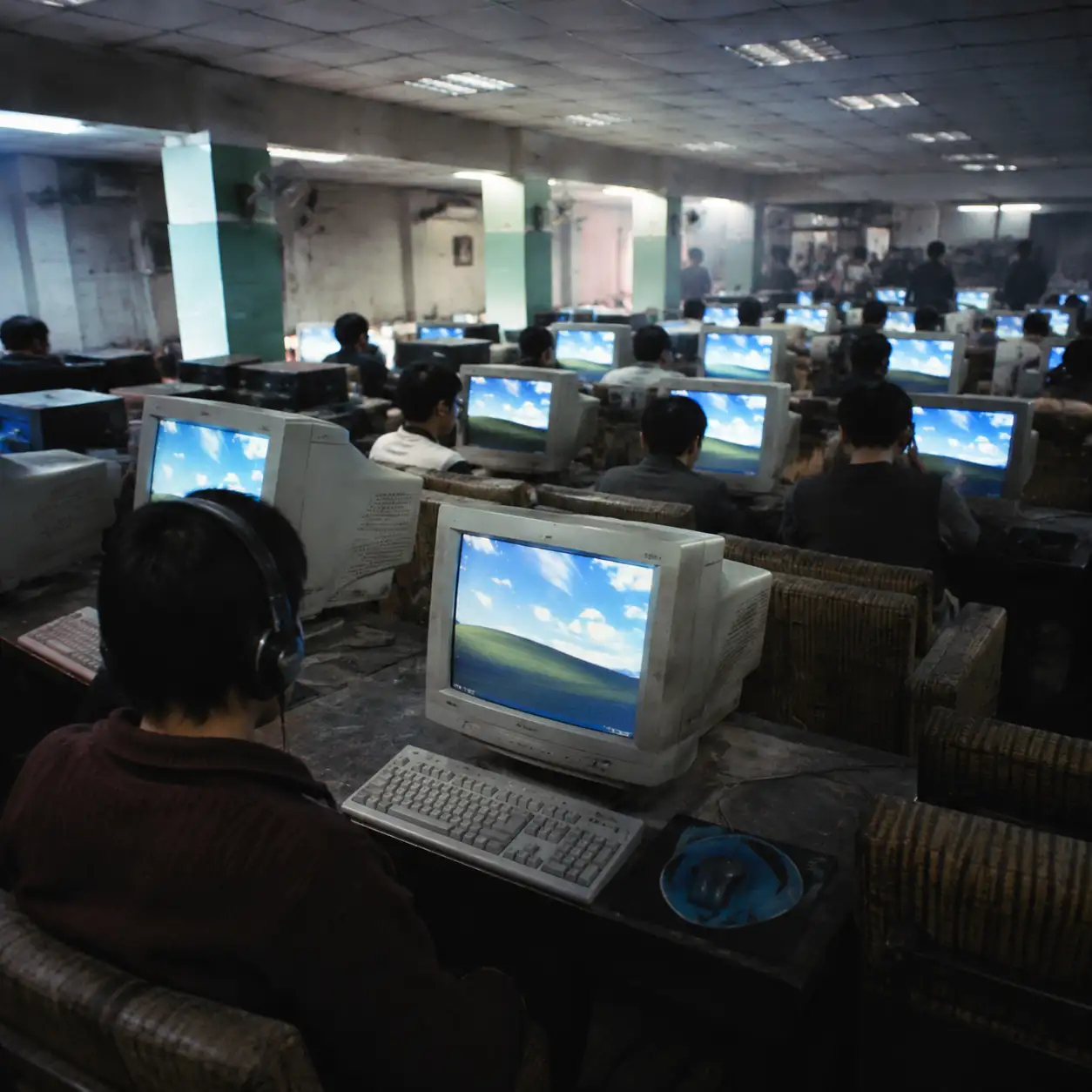 Kimi Agent 拼出一整套 Windows XP 怀旧页,皮好仿,魂难造
