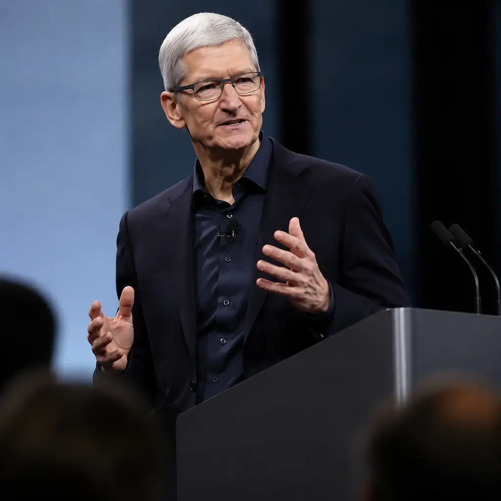 库克暗示 iCloud+ 将提供 AI 额度升级,Siri 的下一道考题是值不值得付费