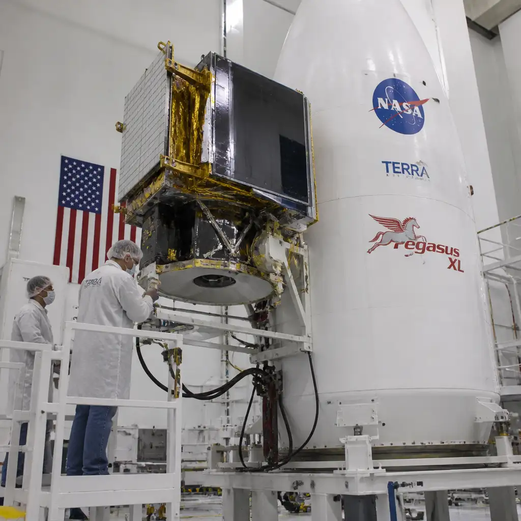 NASA花3000万美元救Swift:救一颗老卫星,也是在赌太空维修能不能真上桌