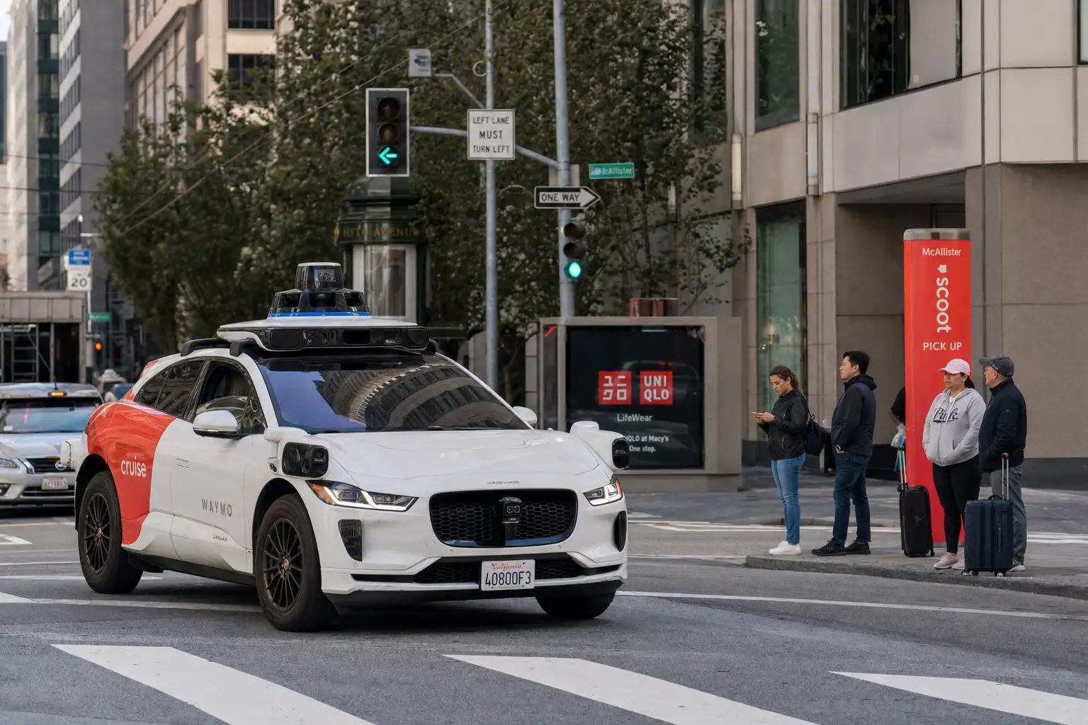 Mobileye 2027年要在美国自营Robotaxi,真正变的是考题