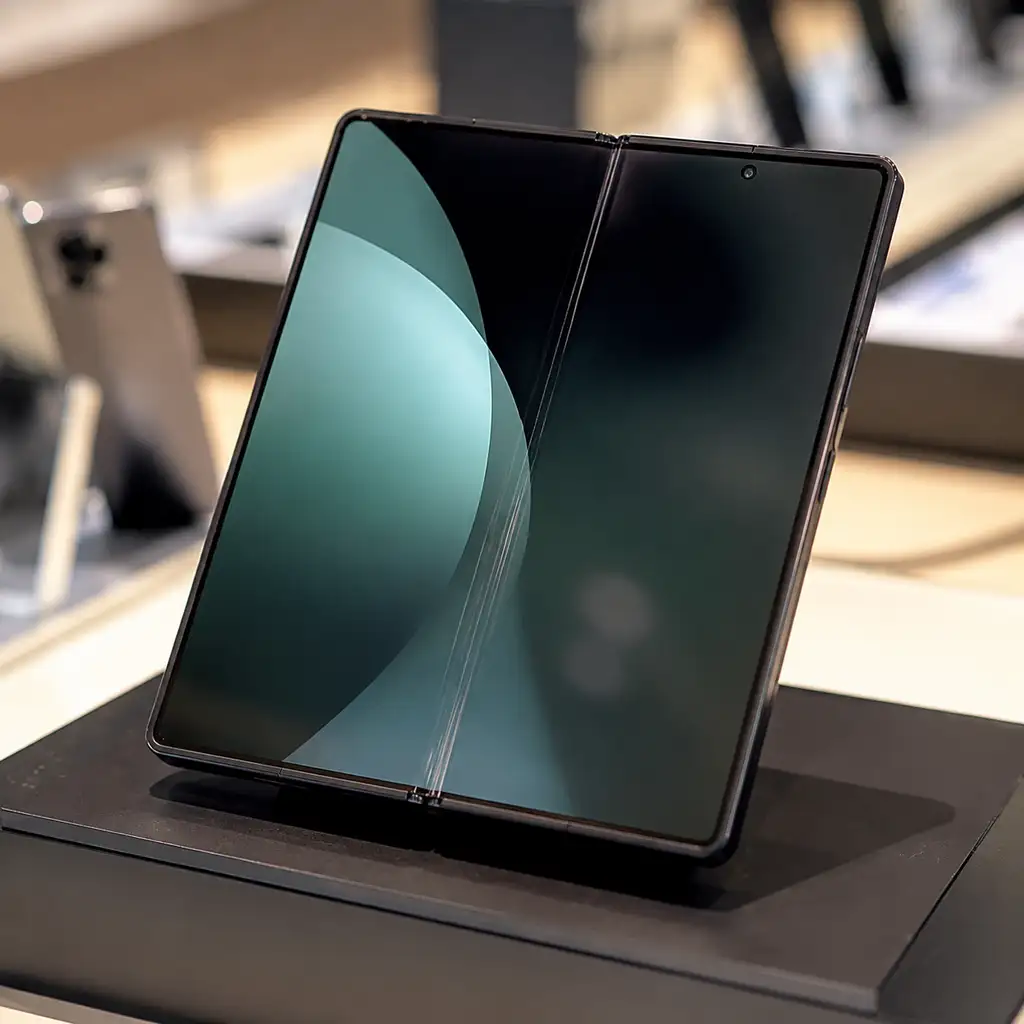 三星Galaxy Z Fold8 Ultra降300美元,“史低价”背后的三处落差