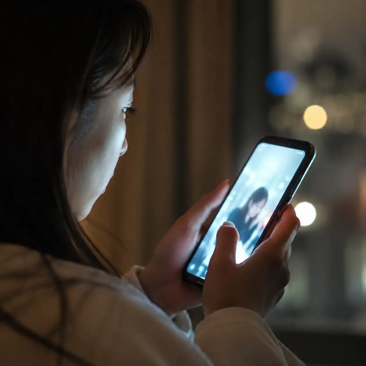 手机竖屏接管信息流:TikTok、Instagram、YouTube长成同一张脸
