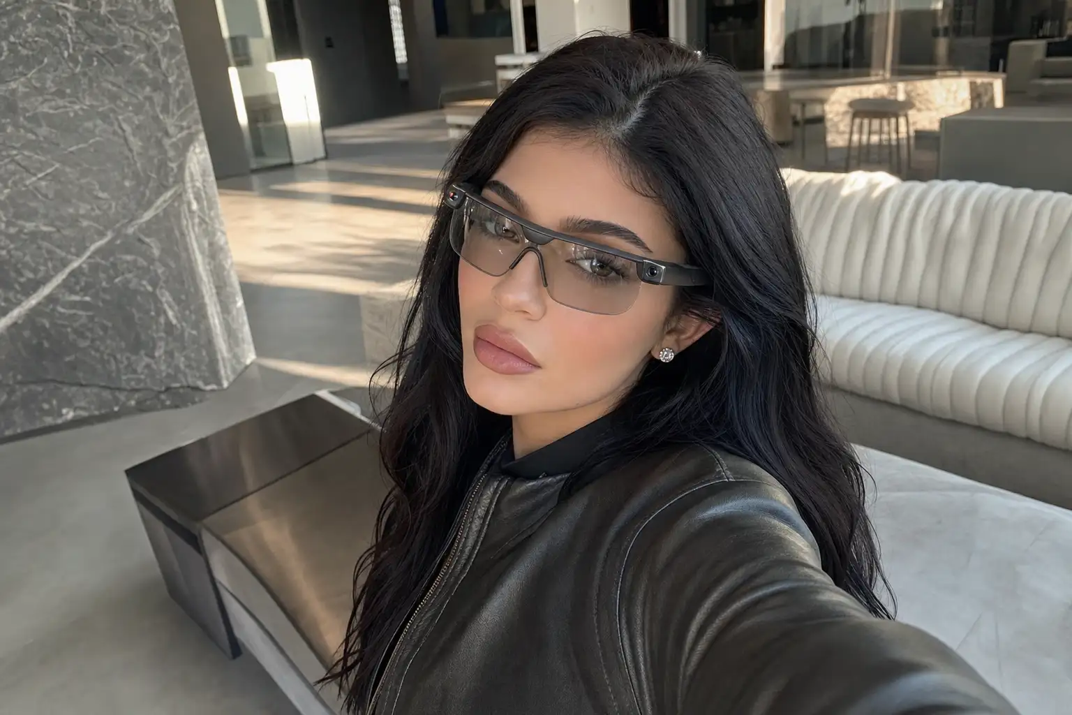Meta 的 Starfire 眼镜广告:Kylie 把摄像头戴成了时尚